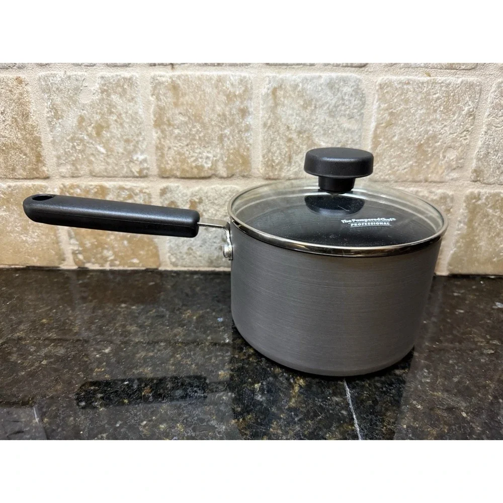 NEW Pampered Chef 2qt Professional Cookware Non-stick Sauce Pan Pot Retired